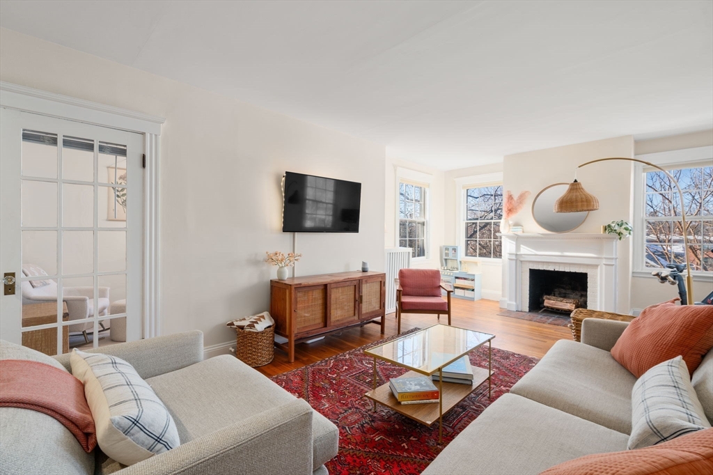 43 Linnaean Street, Cambridge, Massachusetts, 1 Bedroom Bedrooms, 5 Rooms Rooms,1 BathroomBathrooms,Residential,For Sale,Linnaean Street,73508257
