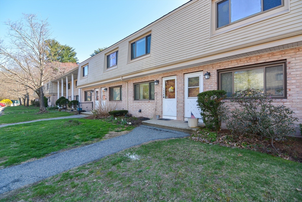 189 Farrwood Dr, Haverhill, Massachusetts, 2 Bedrooms Bedrooms, 5 Rooms Rooms,1.5 BathroomsBathrooms,Residential,For Sale,Farrwood Dr,73508465