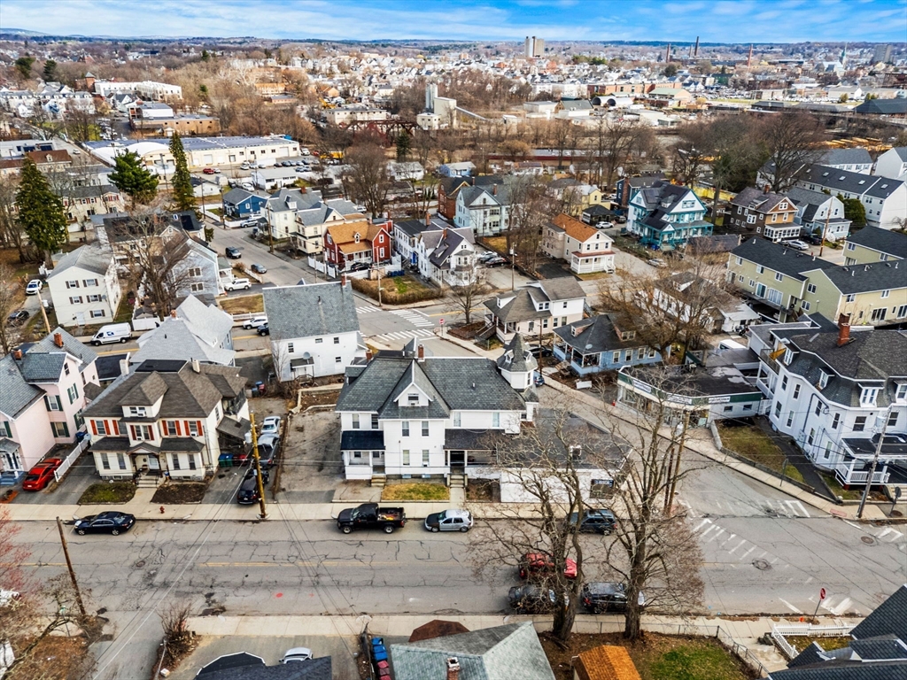 237 Branch St, Lowell, Massachusetts, 6 Bedrooms Bedrooms, 5 Rooms Rooms,6 BathroomsBathrooms,Residential Income,For Sale,Branch St,73508264