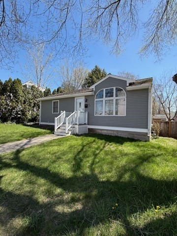 22 Forest St, Ayer, Massachusetts, 3 Bedrooms Bedrooms, 5 Rooms Rooms,1 BathroomBathrooms,Residential Lease,For Rent,Forest St,73508476