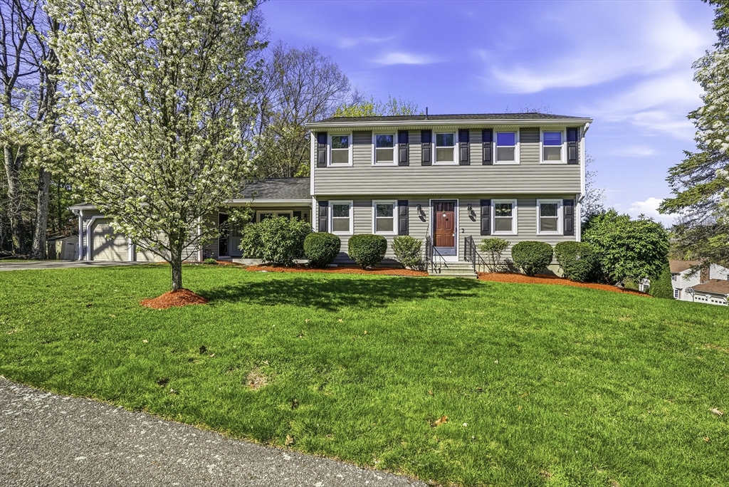 31 Lexington Rd, Shrewsbury, Massachusetts, 4 Bedrooms Bedrooms, 8 Rooms Rooms,3.5 BathroomsBathrooms,Residential,For Sale,Lexington Rd,73508483