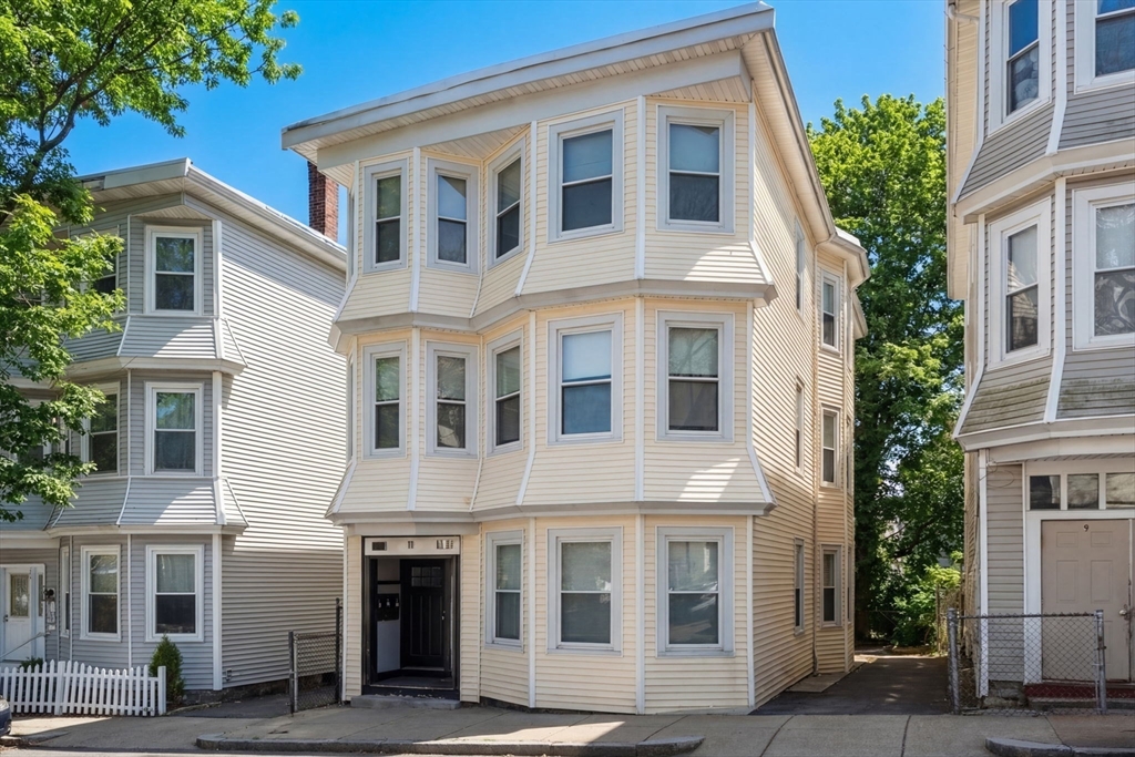 11 Priesing Street, Boston, Massachusetts, 9 Bedrooms Bedrooms, 15 Rooms Rooms,3 BathroomsBathrooms,Residential Income,For Sale,Priesing Street,73508263