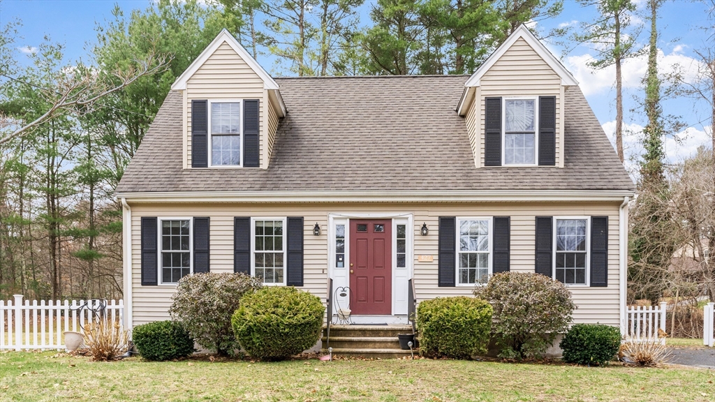427 S Worcester St., Norton, Massachusetts, 3 Bedrooms Bedrooms, 6 Rooms Rooms,1.5 BathroomsBathrooms,Residential,For Sale,S Worcester St.,73508155