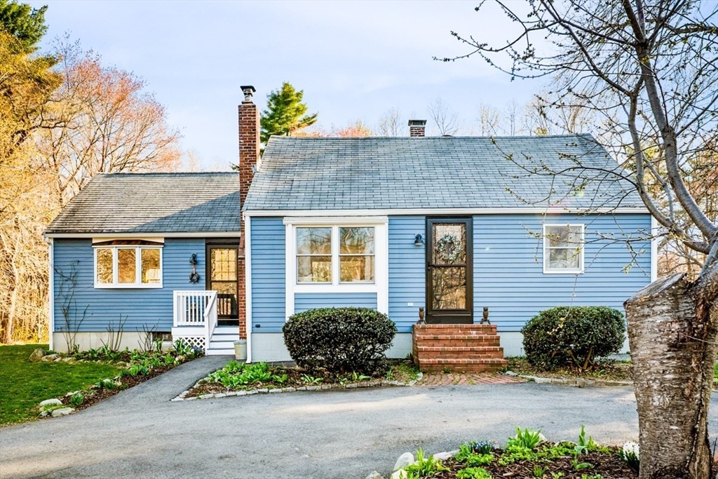 408 Central St, Rowley, Massachusetts, 3 Bedrooms Bedrooms, 6 Rooms Rooms,2 BathroomsBathrooms,Residential,For Sale,Central St,73508164