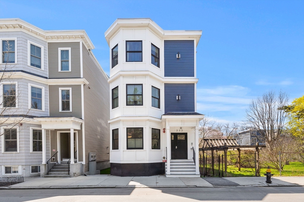 333 Maverick St, Boston, Massachusetts, 2 Bedrooms Bedrooms, 4 Rooms Rooms,2 BathroomsBathrooms,Residential,For Sale,Maverick St,73508247