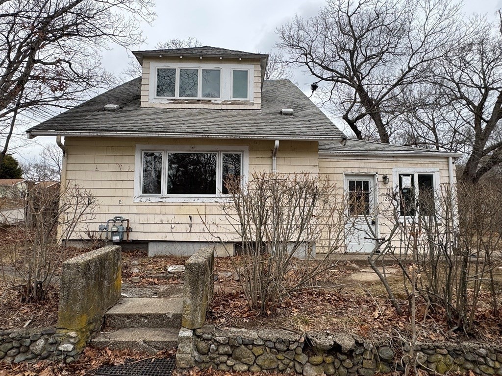 126 Lakehurst Ave, Weymouth, Massachusetts, 3 Bedrooms Bedrooms, 7 Rooms Rooms,2 BathroomsBathrooms,Residential Income,For Sale,Lakehurst Ave,73468542