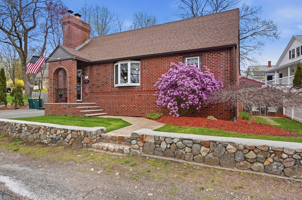 1 Mountain St, Woburn, Massachusetts, 2 Bedrooms Bedrooms, 10 Rooms Rooms,2 BathroomsBathrooms,Residential,For Sale,Mountain St,73508288