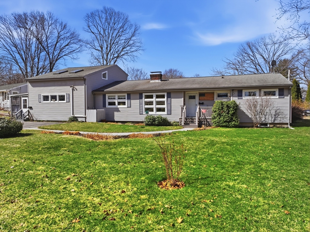 11 Paul St, Auburn, Massachusetts, 5 Bedrooms Bedrooms, 10 Rooms Rooms,3 BathroomsBathrooms,Residential Income,For Sale,Paul St,73508309