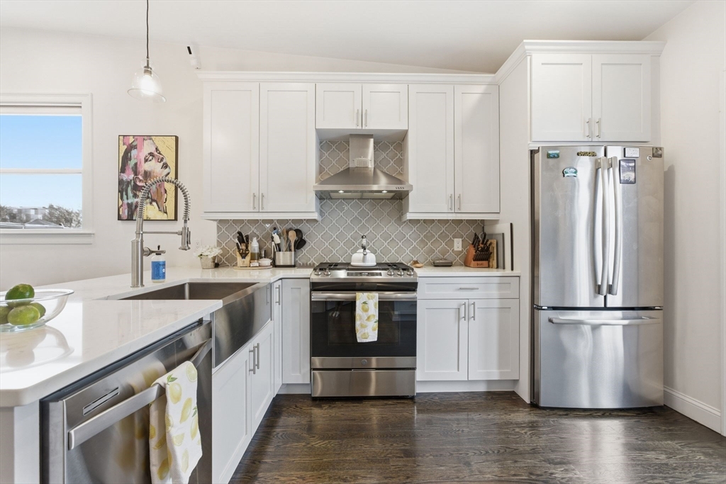 167 Putnam St, Boston, Massachusetts, 2 Bedrooms Bedrooms, 5 Rooms Rooms,2 BathroomsBathrooms,Residential,For Sale,Putnam St,73508315