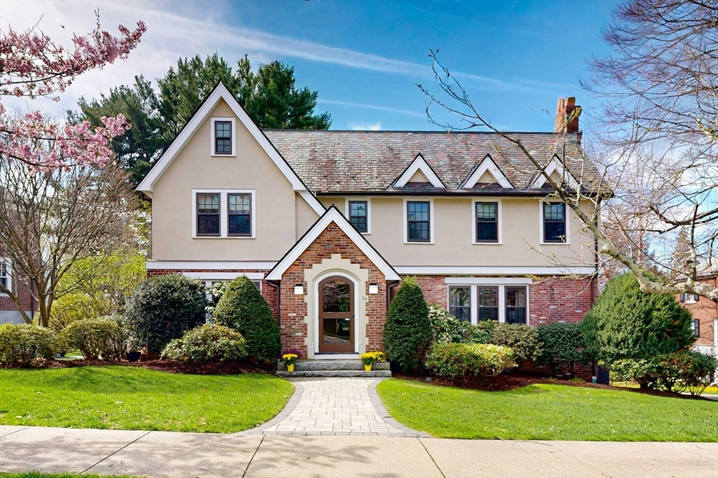 59 Randolph, Brookline, Massachusetts, 4 Bedrooms Bedrooms, 10 Rooms Rooms,3.5 BathroomsBathrooms,Residential,For Sale,Randolph,73508323