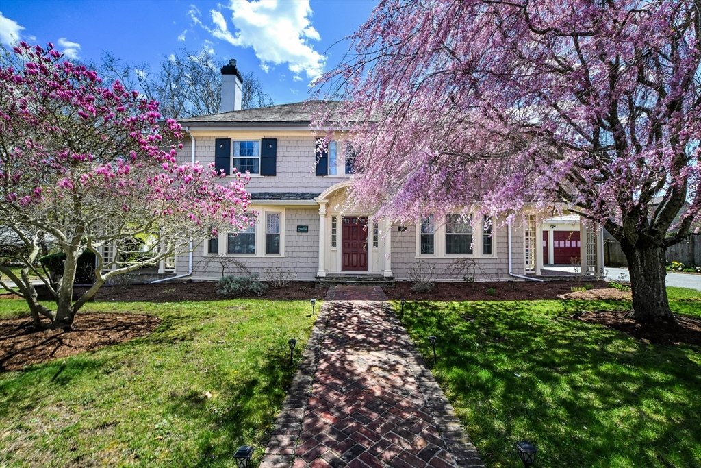 48 Moreland Ter, New Bedford, Massachusetts, 5 Bedrooms Bedrooms, 9 Rooms Rooms,5 BathroomsBathrooms,Residential,For Sale,Moreland Ter,73508326