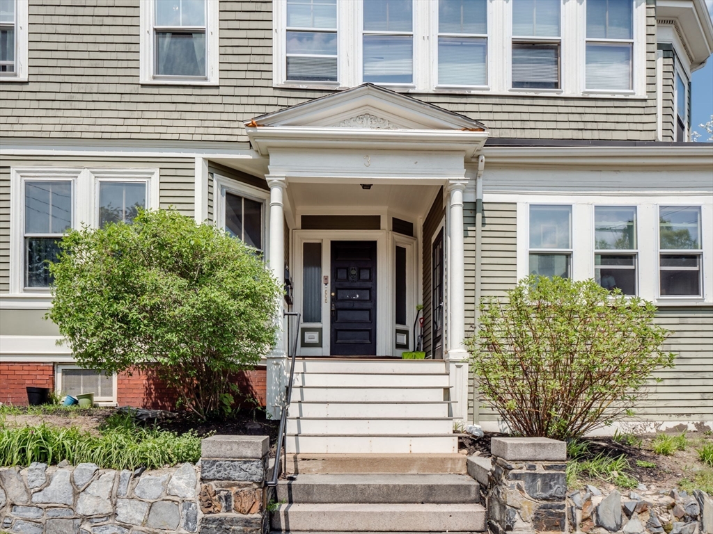 3 Monmouth Street, Somerville, Massachusetts, 1 Bedroom Bedrooms, 3 Rooms Rooms,1 BathroomBathrooms,Residential Lease,For Rent,Monmouth Street,73508329