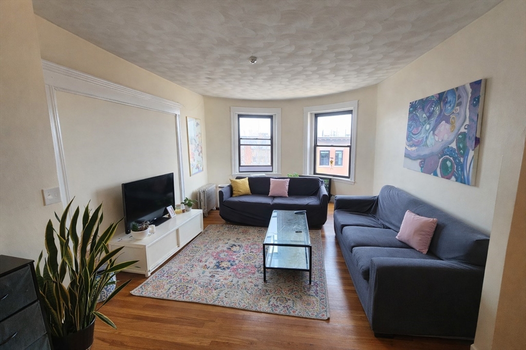 30 Claflin Rd, Brookline, Massachusetts, 4 Bedrooms Bedrooms, 6 Rooms Rooms,1 BathroomBathrooms,Residential Lease,For Rent,Claflin Rd,73508342