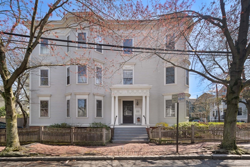 24 Ellsworth Ave, Cambridge, Massachusetts, 3 Bedrooms Bedrooms, 7 Rooms Rooms,2 BathroomsBathrooms,Residential,For Sale,Ellsworth Ave,73508270