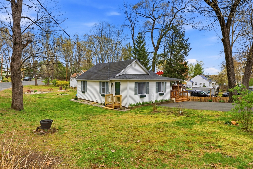 1 Echo Rd, Southwick, Massachusetts, 3 Bedrooms Bedrooms, 5 Rooms Rooms,1 BathroomBathrooms,Residential,For Sale,Echo Rd,73508346