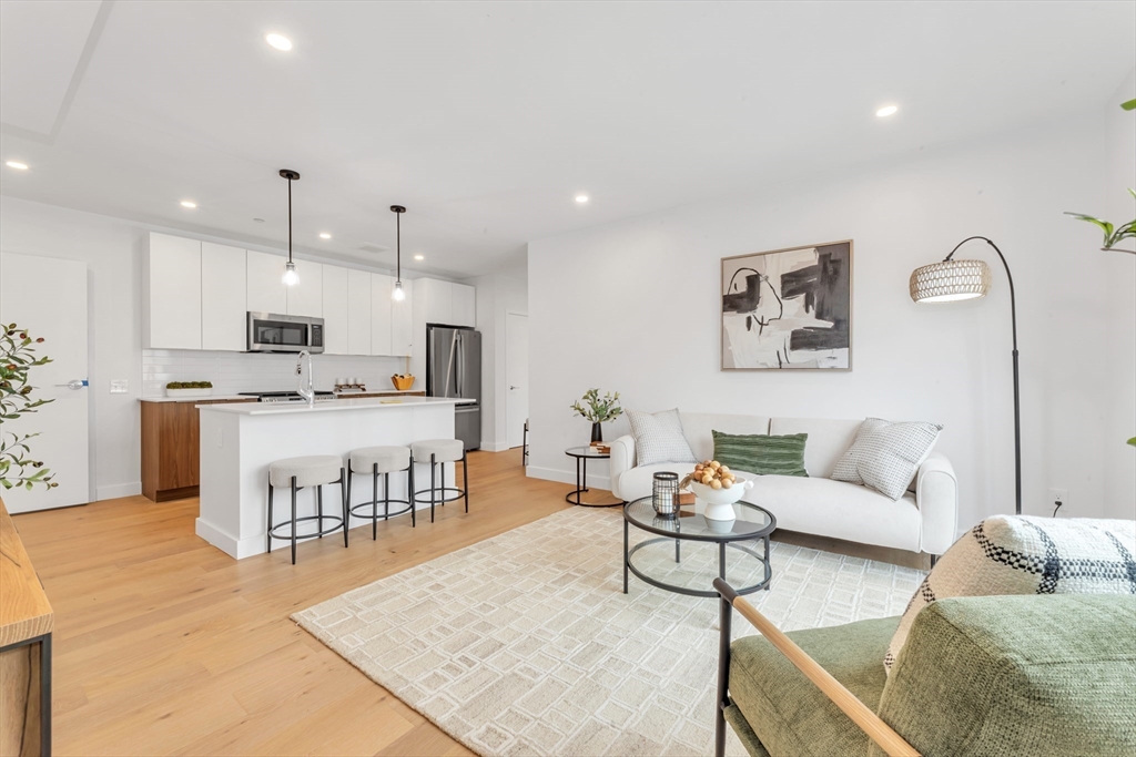 3992 Washington St, Boston, Massachusetts, 2 Bedrooms Bedrooms, 4 Rooms Rooms,2 BathroomsBathrooms,Residential,For Sale,Washington St,73508352