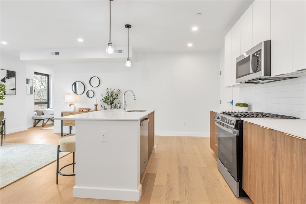 3992 Washington St, Boston, Massachusetts, 1 Bedroom Bedrooms, 3 Rooms Rooms,1 BathroomBathrooms,Residential,For Sale,Washington St,73508351