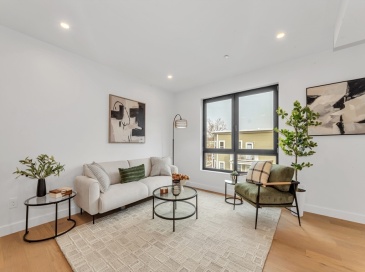 3992 Washington St, Boston, Massachusetts, 1 Bedroom Bedrooms, 3 Rooms Rooms,1 BathroomBathrooms,Residential,For Sale,Washington St,73508351