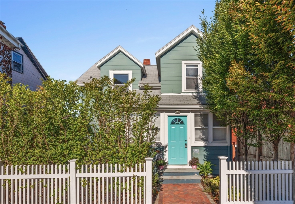 161 Main Street, Medford, Massachusetts, 3 Bedrooms Bedrooms, 6 Rooms Rooms,1.5 BathroomsBathrooms,Residential,For Sale,Main Street,73508358