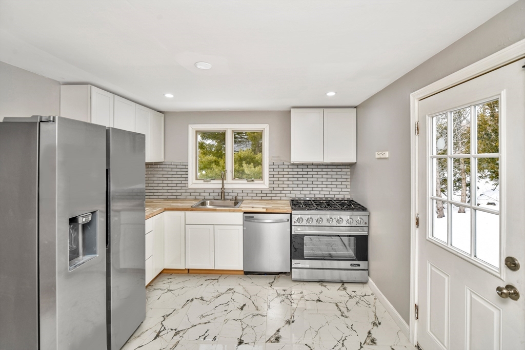 150 Grove St, Boston, Massachusetts, 5 Bedrooms Bedrooms, 10 Rooms Rooms,2 BathroomsBathrooms,Residential Income,For Sale,Grove St,73478906