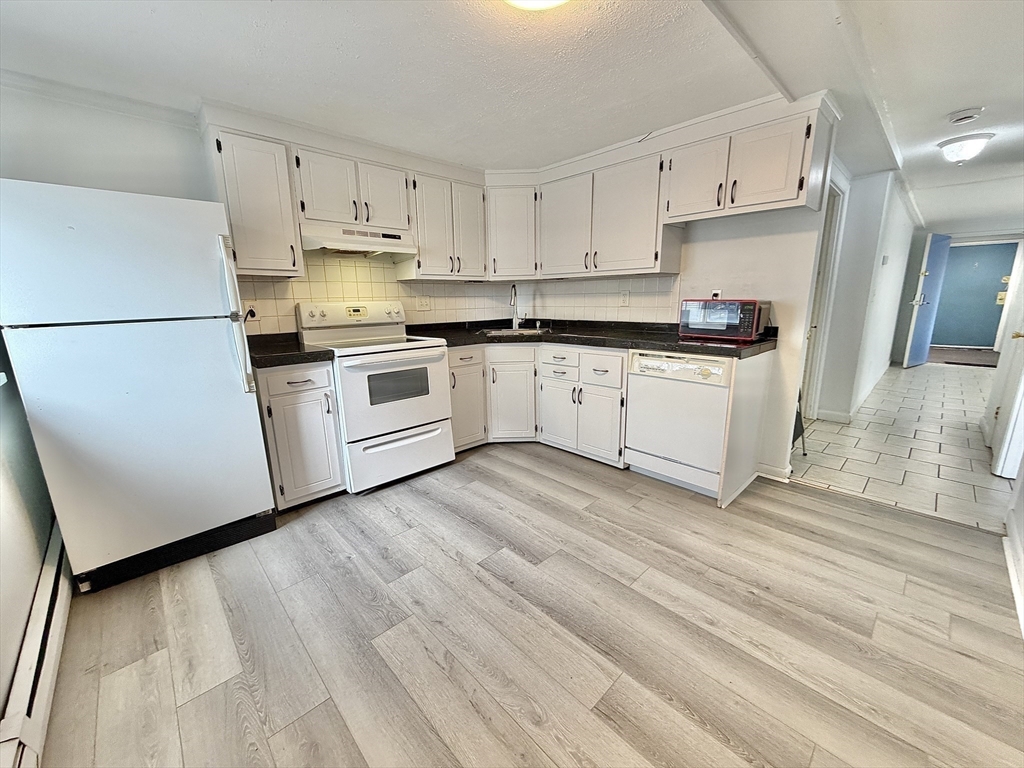 124 Addison St, Chelsea, Massachusetts, 1 Bedroom Bedrooms, 3 Rooms Rooms,1 BathroomBathrooms,Residential,For Sale,Addison St,73508369
