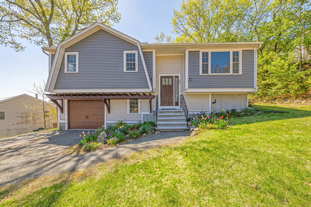 39 Blueberry Hill Rd, Woburn, Massachusetts, 3 Bedrooms Bedrooms, 7 Rooms Rooms,1.5 BathroomsBathrooms,Residential,For Sale,Blueberry Hill Rd,73508331