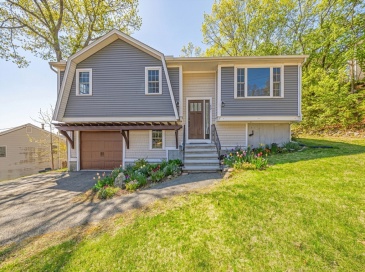 39 Blueberry Hill Rd, Woburn, Massachusetts, 3 Bedrooms Bedrooms, 7 Rooms Rooms,1.5 BathroomsBathrooms,Residential,For Sale,Blueberry Hill Rd,73508331