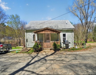 3 Hog Hollow Rd, Buckland, Massachusetts, 3 Bedrooms Bedrooms, 6 Rooms Rooms,1 BathroomBathrooms,Residential,For Sale,Hog Hollow Rd,73508382
