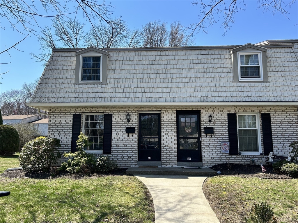 40 Corey Colonial, Agawam, Massachusetts, 2 Bedrooms Bedrooms, 4 Rooms Rooms,1.5 BathroomsBathrooms,Residential,For Sale,Corey Colonial,73508390