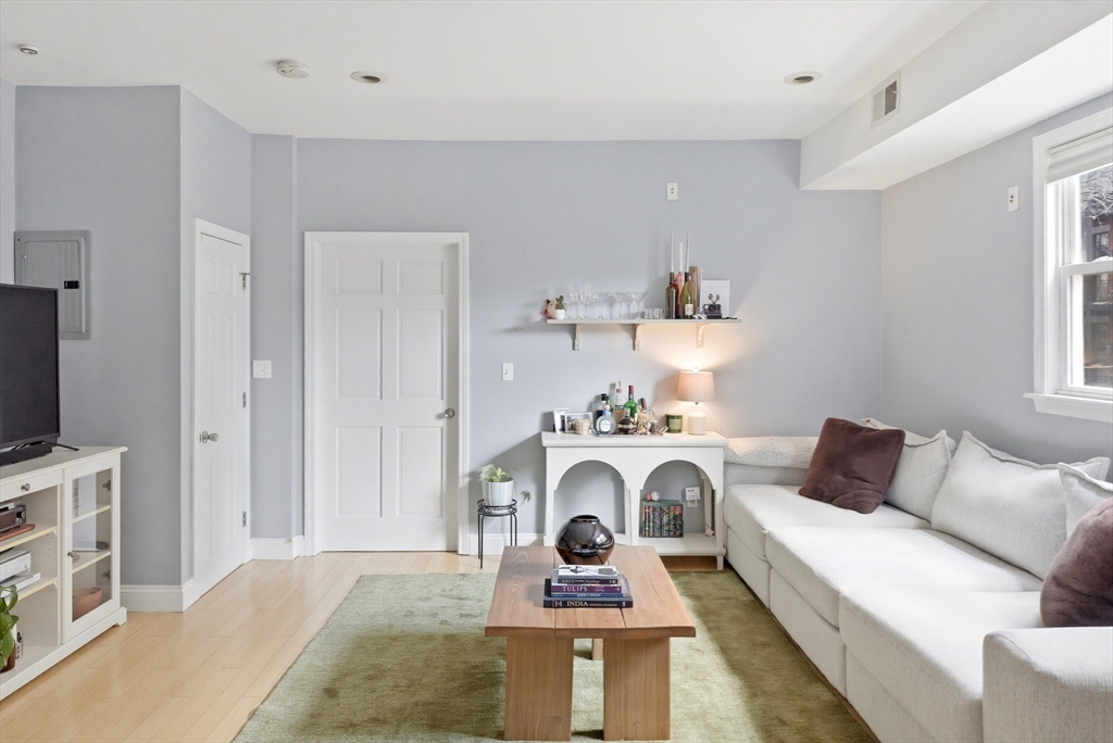 135 I St, Boston, Massachusetts, 1 Bedroom Bedrooms, 3 Rooms Rooms,1 BathroomBathrooms,Residential,For Sale,I St,73508284