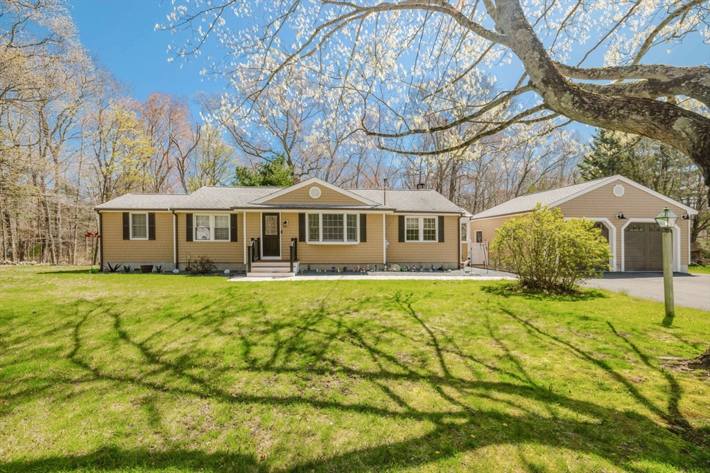 185 Moulton Street, Rehoboth, Massachusetts, 3 Bedrooms Bedrooms, 7 Rooms Rooms,2 BathroomsBathrooms,Residential,For Sale,Moulton Street,73508239