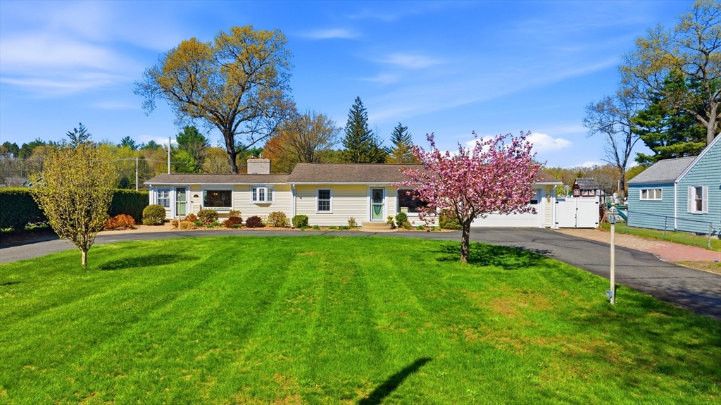 40 Pittroff Avenue, South Hadley, Massachusetts, 3 Bedrooms Bedrooms, 9 Rooms Rooms,3 BathroomsBathrooms,Residential,For Sale,Pittroff Avenue,73508397