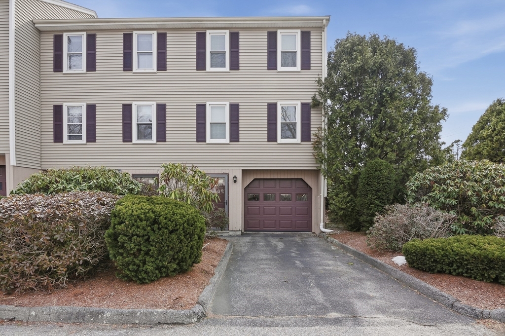 67 Providence Road, Grafton, Massachusetts, 2 Bedrooms Bedrooms, 5 Rooms Rooms,1.5 BathroomsBathrooms,Residential,For Sale,Providence Road,73492184