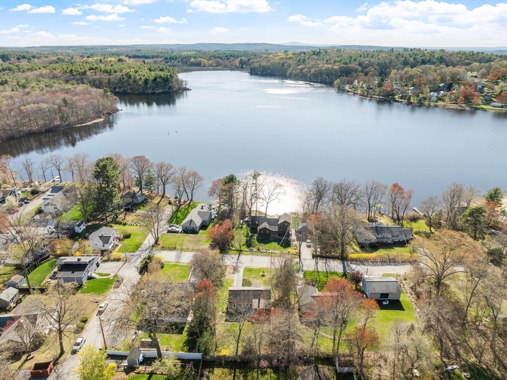 16 Lakeview Dr, Littleton, Massachusetts, 2 Bedrooms Bedrooms, 6 Rooms Rooms,2 BathroomsBathrooms,Residential,For Sale,Lakeview Dr,73508402