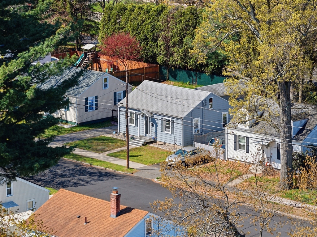 74 Gilman St, Springfield, Massachusetts, 2 Bedrooms Bedrooms, 4 Rooms Rooms,1 BathroomBathrooms,Residential,For Sale,Gilman St,73507767