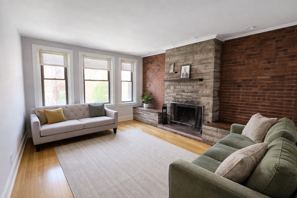 39 St Paul, Brookline, Massachusetts, 4 Bedrooms Bedrooms, 7 Rooms Rooms,2 BathroomsBathrooms,Residential Lease,For Rent,St Paul,73508415