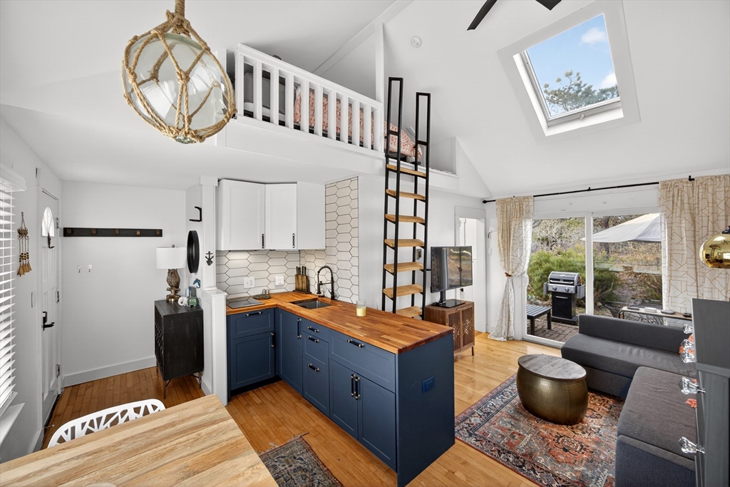 962 Commercial Street, Provincetown, Massachusetts, 1 Bedroom Bedrooms, 1 Room Rooms,1 BathroomBathrooms,Residential,For Sale,Commercial Street,73508251