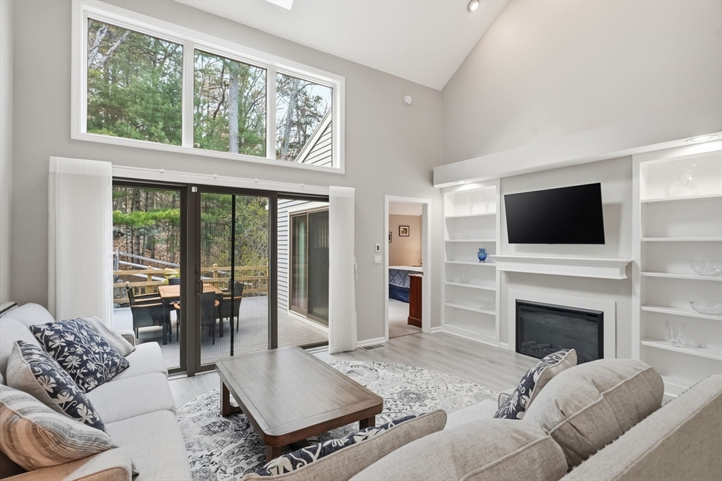 59 Hillside Dr, Wayland, Massachusetts, 3 Bedrooms Bedrooms, 6 Rooms Rooms,2.5 BathroomsBathrooms,Residential,For Sale,Hillside Dr,73508418