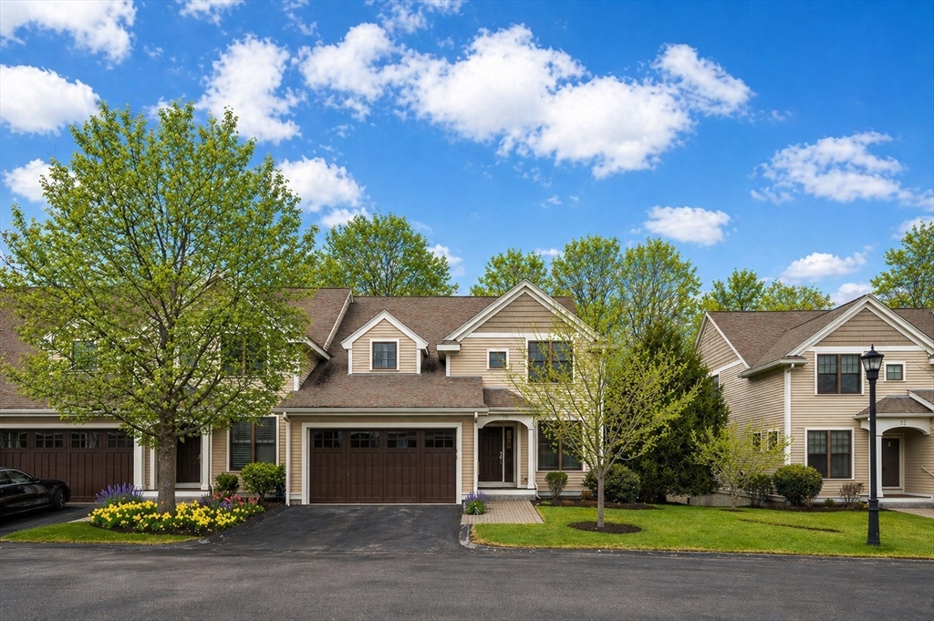 10 Graystone Cir, Winchester, Massachusetts, 2 Bedrooms Bedrooms, 7 Rooms Rooms,3.5 BathroomsBathrooms,Residential,For Sale,Graystone Cir,73508184