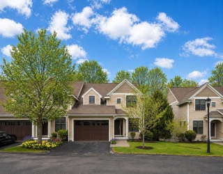 10 Graystone Cir, Winchester, Massachusetts, 2 Bedrooms Bedrooms, 7 Rooms Rooms,3.5 BathroomsBathrooms,Residential,For Sale,Graystone Cir,73508184