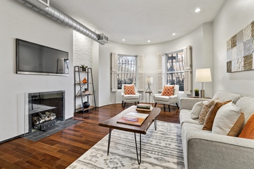 1692 Washington, Boston, Massachusetts, 3 Bedrooms Bedrooms, 5 Rooms Rooms,2 BathroomsBathrooms,Residential,For Sale,Washington,73508409