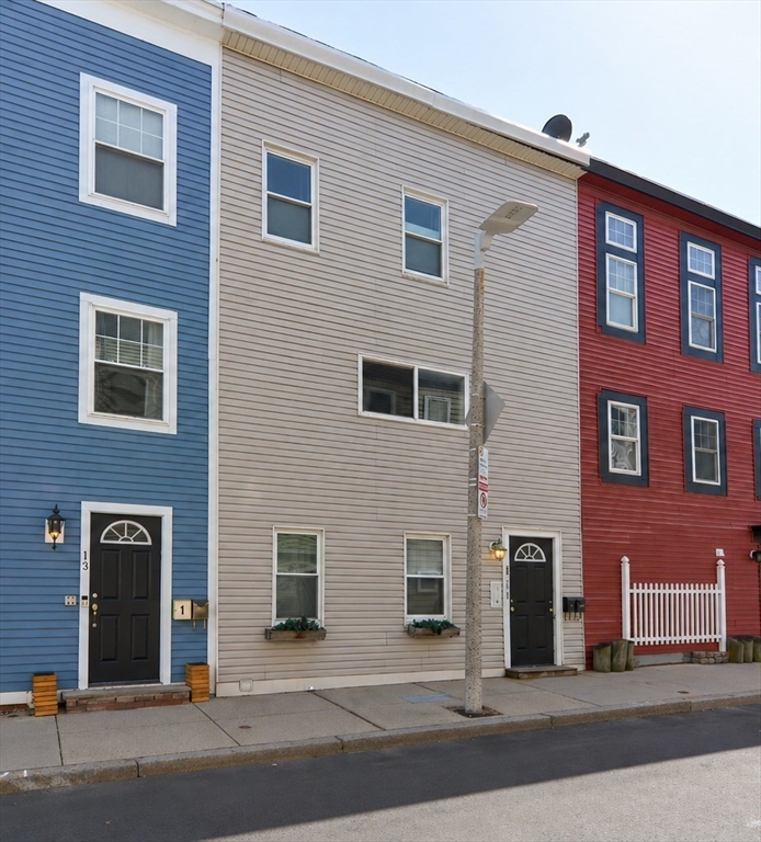 11 Emmet St, Boston, Massachusetts, 2 Bedrooms Bedrooms, 7 Rooms Rooms,2.5 BathroomsBathrooms,Residential Income,For Sale,Emmet St,73508433