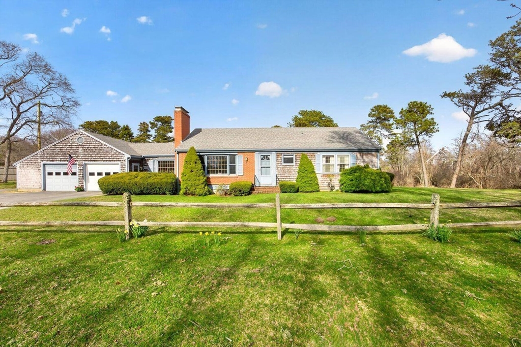 48 Glover Sq, Chatham, Massachusetts, 3 Bedrooms Bedrooms, 6 Rooms Rooms,2 BathroomsBathrooms,Residential,For Sale,Glover Sq,73508434