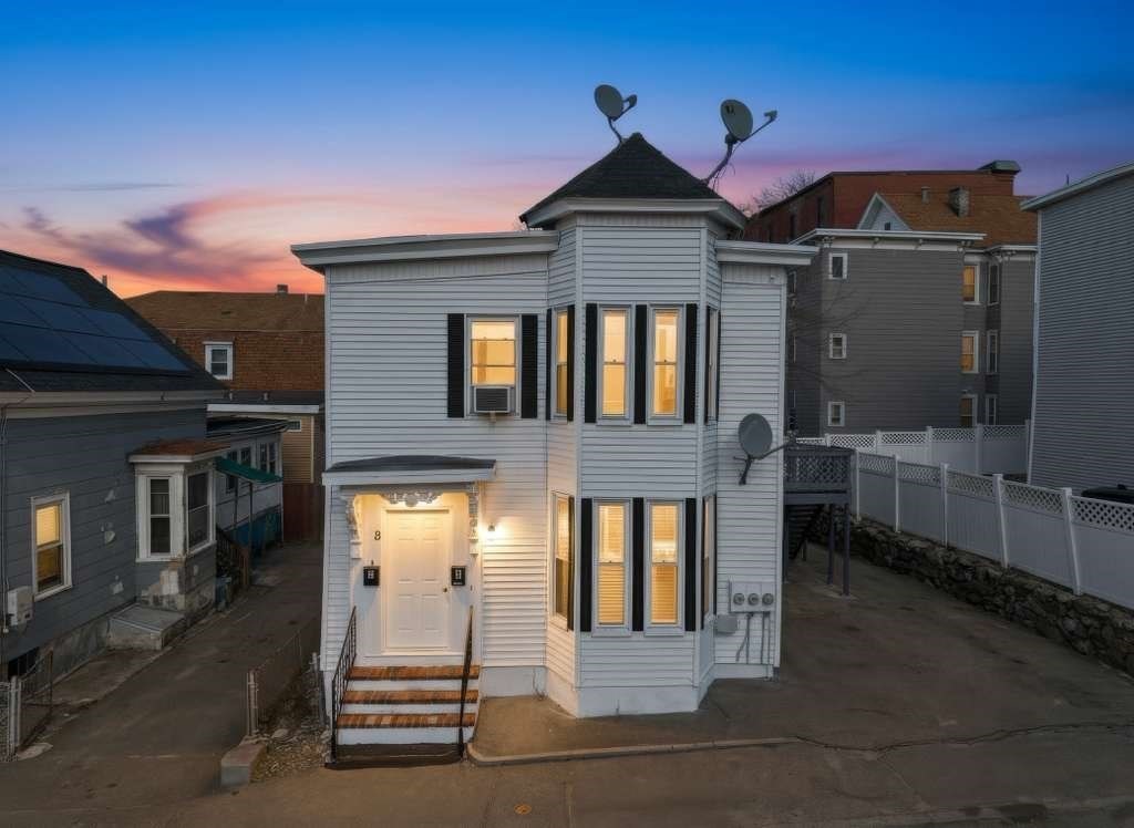 8 Gates St, Lowell, Massachusetts, 6 Bedrooms Bedrooms, 10 Rooms Rooms,2 BathroomsBathrooms,Residential Income,For Sale,Gates St,73508096