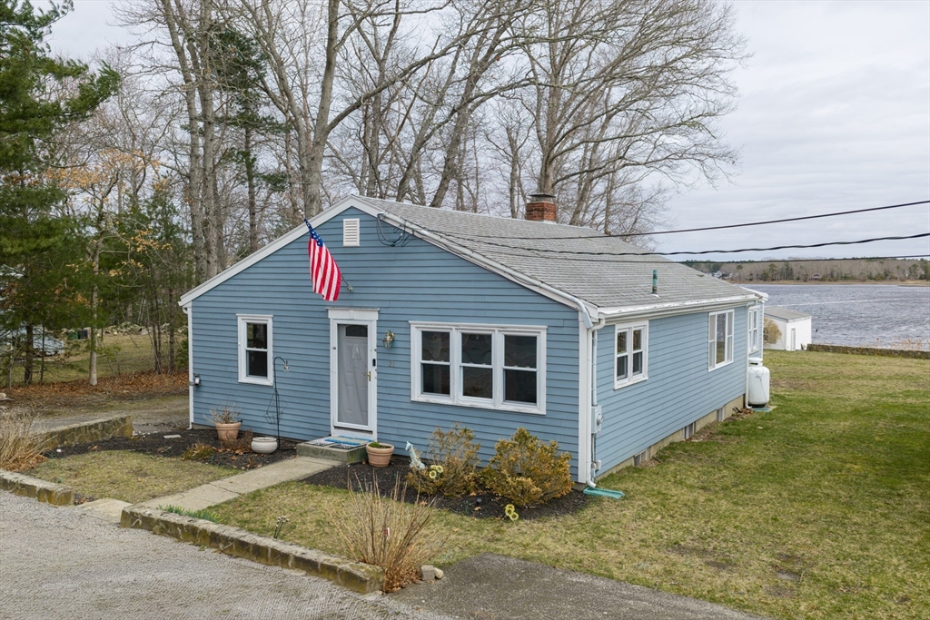 21 River Rd, Marion, Massachusetts, 2 Bedrooms Bedrooms, 5 Rooms Rooms,1 BathroomBathrooms,Residential,For Sale,River Rd,73508442