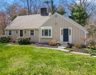 26 Parsonage Ln, Topsfield, Massachusetts, 4 Bedrooms Bedrooms, 9 Rooms Rooms,2 BathroomsBathrooms,Residential,For Sale,Parsonage Ln,73508447