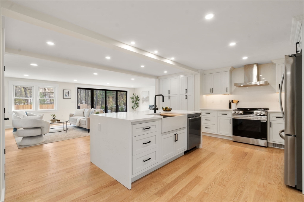 30 Oakridge Ave, Natick, Massachusetts, 5 Bedrooms Bedrooms, 10 Rooms Rooms,3.5 BathroomsBathrooms,Residential,For Sale,Oakridge Ave,73507192