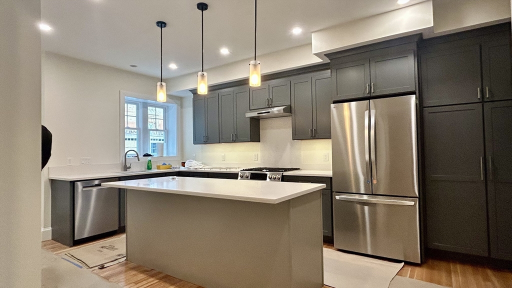 10 Dwight, Brookline, Massachusetts, 3 Bedrooms Bedrooms, 7 Rooms Rooms,2 BathroomsBathrooms,Residential Lease,For Rent,Dwight,73508448