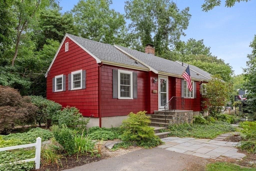9 Brimblecomb, Marblehead, Massachusetts, 2 Bedrooms Bedrooms, 5 Rooms Rooms,1.5 BathroomsBathrooms,Residential Lease,For Rent,Brimblecomb,73508235