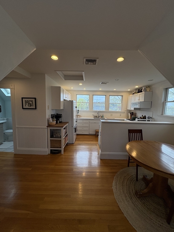 2 Hillside Ave, Boston, Massachusetts, 2 Bedrooms Bedrooms, 4 Rooms Rooms,1 BathroomBathrooms,Residential Lease,For Rent,Hillside Ave,73508452